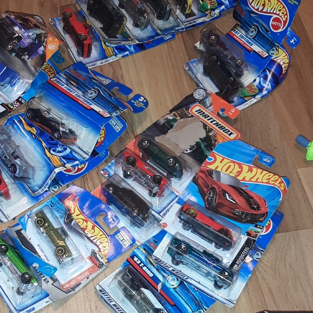 Hot Wheels & Matchbox Die-Cast Car Collection